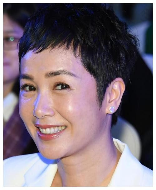 实力派蒋雯丽，曾5夺视后1获影后，今被传和小16岁黄轩的绯闻