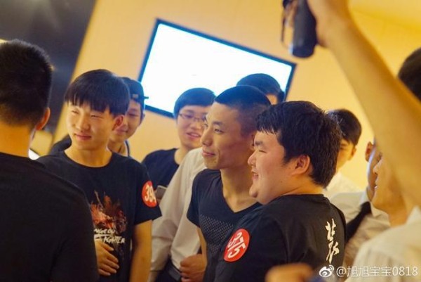 DNF旭旭宝宝解约受阻，只因粉丝给平台狂刷一星，网友：得罪不起