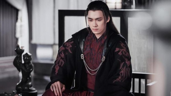 ​为什么有些明星要戴眼镜? 不是因为帅, 而是不戴眼镜看不清路!