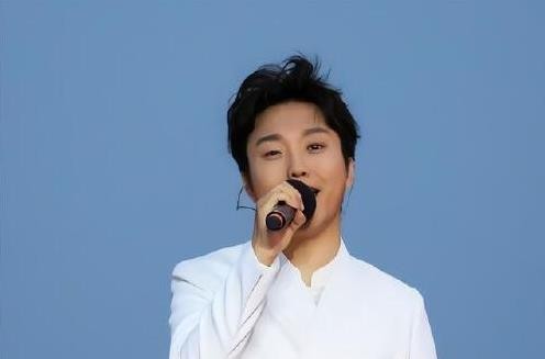 李玉刚：从北漂歌手到“新贵妃”，巅峰背后的争议与迷失