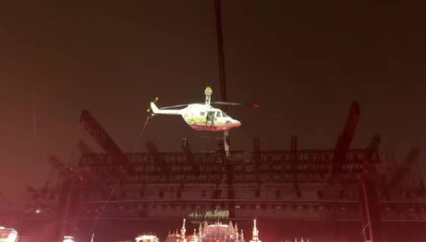 韩庚乘直升机空降<a target=