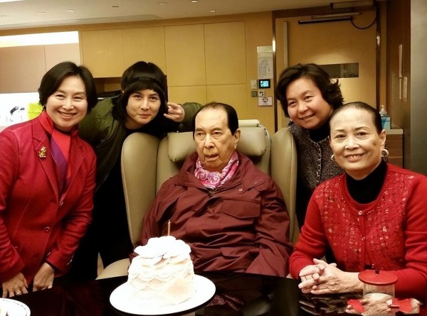 两位大佬级人物去世，何超琼母亲不幸病逝，王阳明外公也安然离去