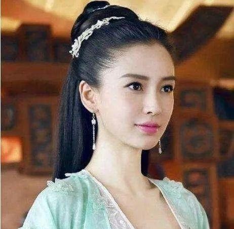 杨颖：从女模蜕变为一线明星的成功之路