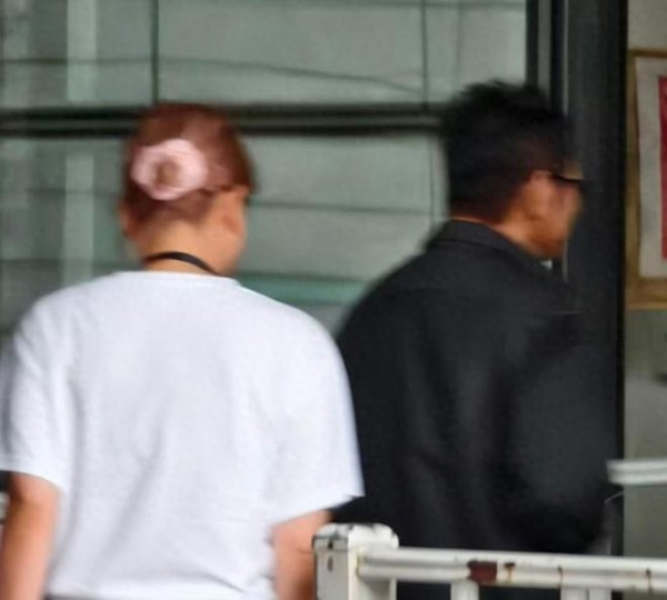 李连杰身体已康复，在包厢里看张艺兴演唱会，周星驰也送来了花篮