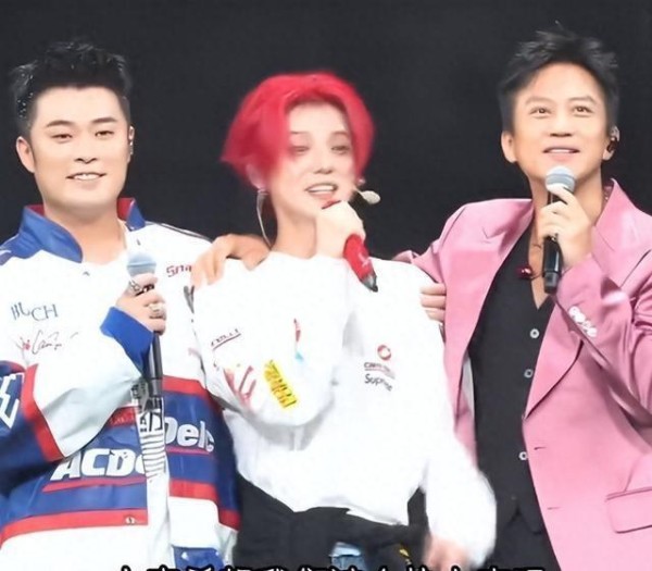 演唱会惊喜不断，明星互动引热议，圈内友情真真假假