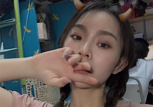 女生突然问咱俩啥关系是什么意思？怎么回答