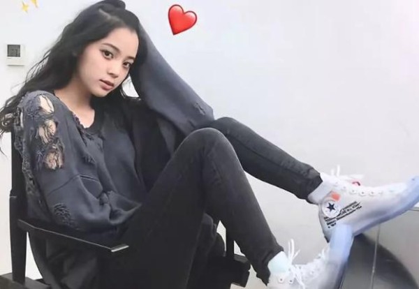 她是林青霞的侄女，陈凯歌和李安的儿子都喜欢她，想不到小S也敬