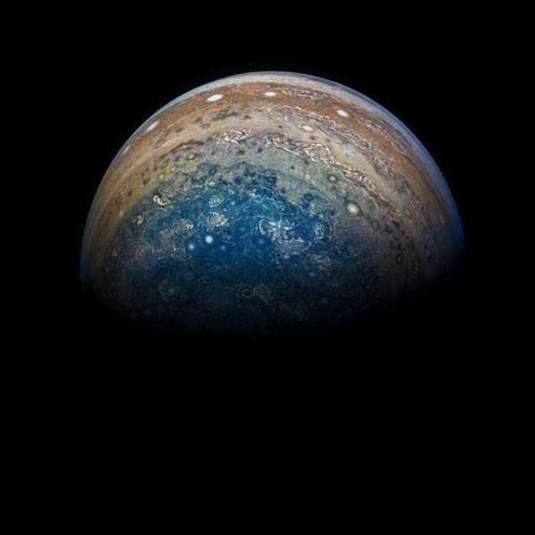 木星是地球的保护神？科学家：表面上帮我们挨刀，实际上背后插刀