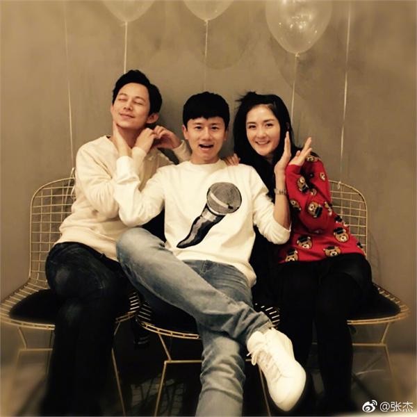 谢娜张杰为何炅庆生秀恩爱 晒合影破婚变传闻
