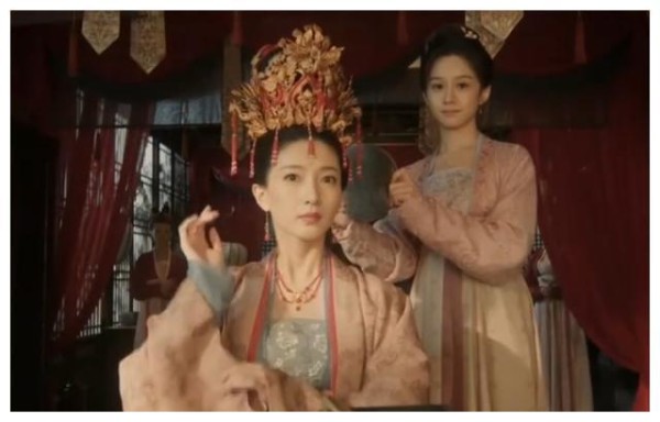 徽柔处处和张妼晗作对，与禾儿助攻帝后，赵祯看到丹姝眼睛都直了