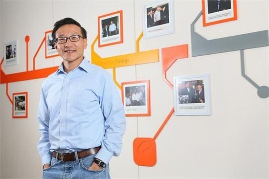 马云背后为何“站”了个男人?
