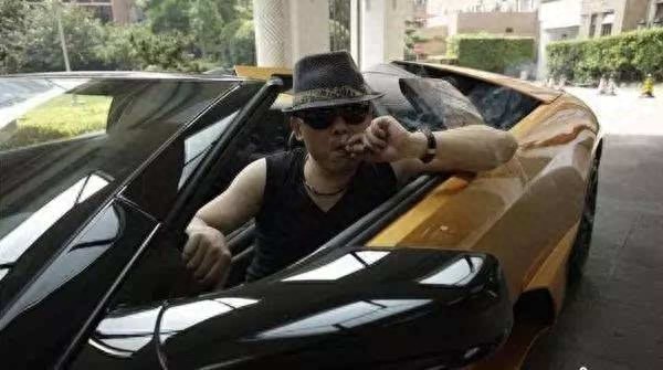见女友父母发生尴尬的五大男星，被岳父嫌弃，把岳父灌醉