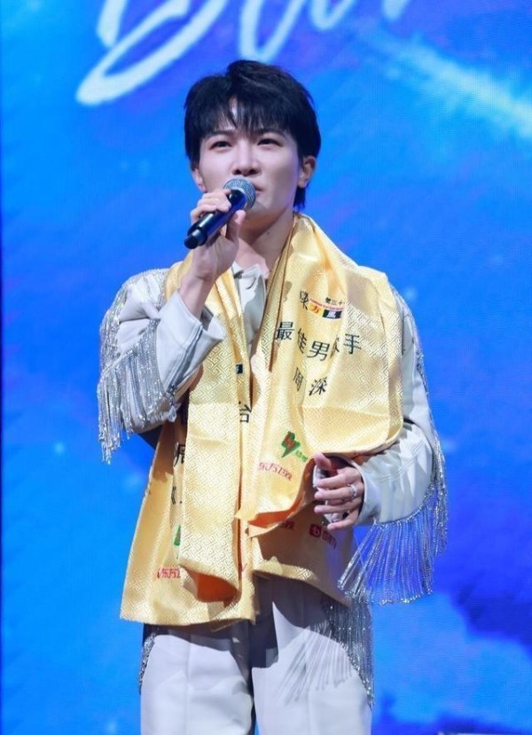 周深声线转换还是太权威了 唱功与商业双丰收