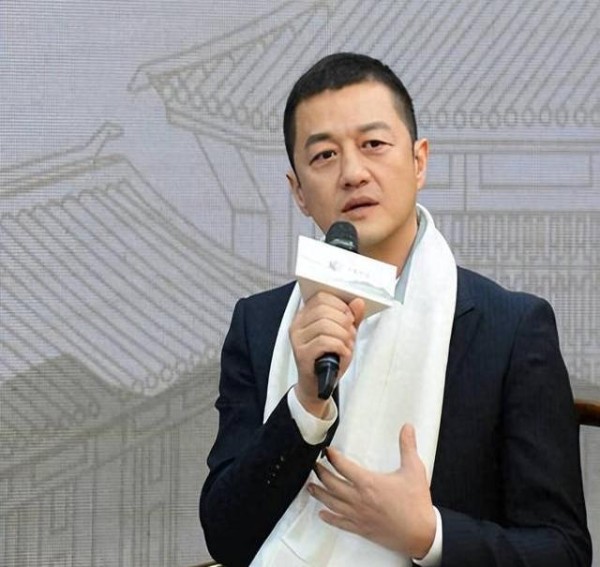 李亚鹏欠债千万，窦靖童出手相助，没有血缘胜似亲生！