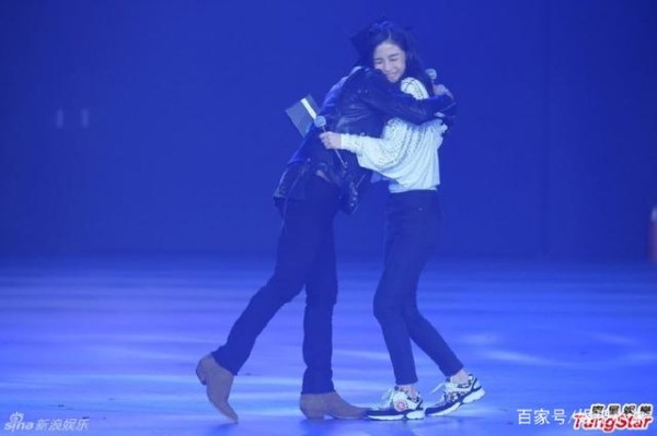 明星被打脸：杨颖初见权志龙，成龙不认识李晨，而她最尴尬！