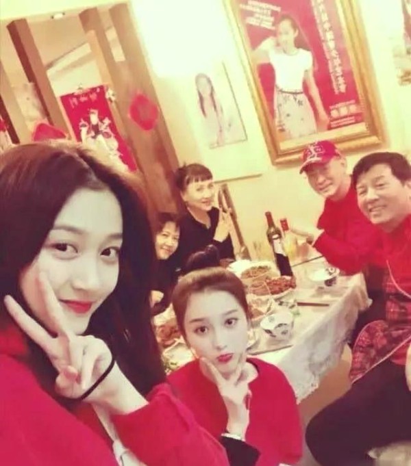 六小龄童28岁女儿曝光引发热议：章同童与猴王世家的故事