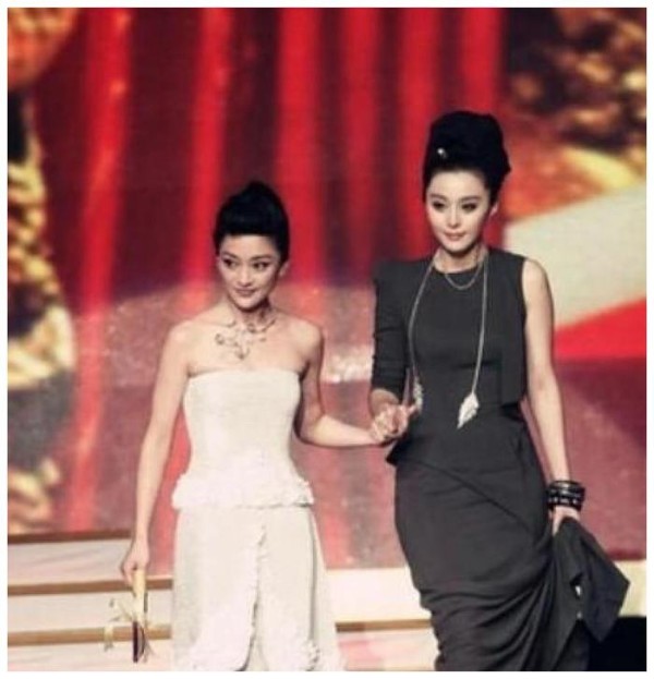 女明星们同框，你才知个矮多尴尬，网友：没有对比就没有伤害