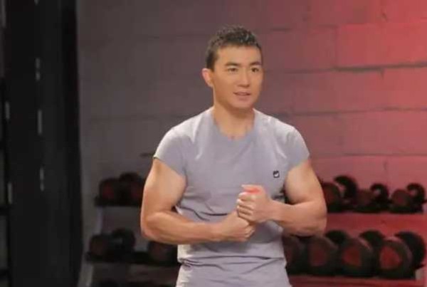 刘畊宏是干什么的：歌手/主持人/演员等(因爱运动出名)