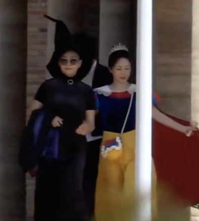 杨紫宋丹丹世纪大同框，“母女”二人相聚，秒回《家有儿女》