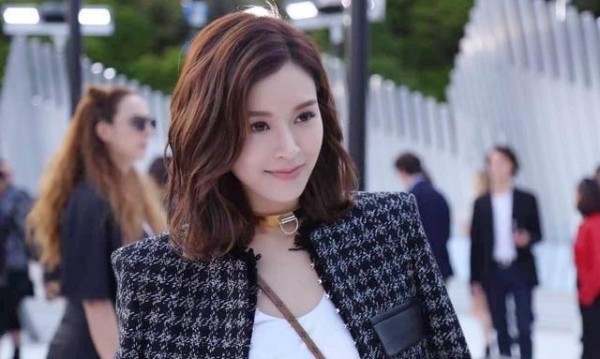 谢霆锋陈冠希小学同班，因张柏芝断交，他俩还同爱过另一位女星