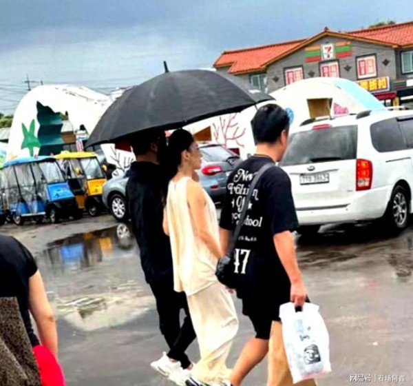 章子怡输的不冤，森林北在济州岛玩，一个举动，就把汪峰狠狠拿捏