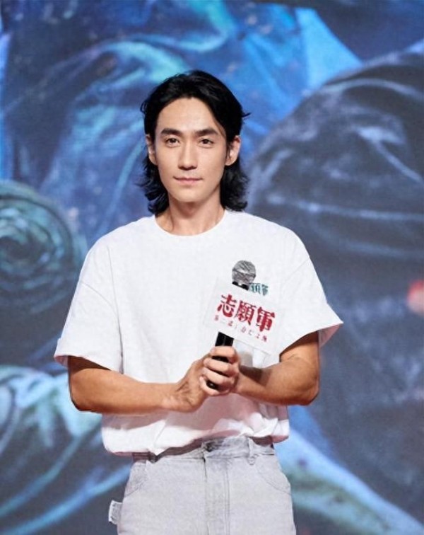 朱一龙也没想到，阅兵结束仅10天，自己会因一句话实现口碑暴增