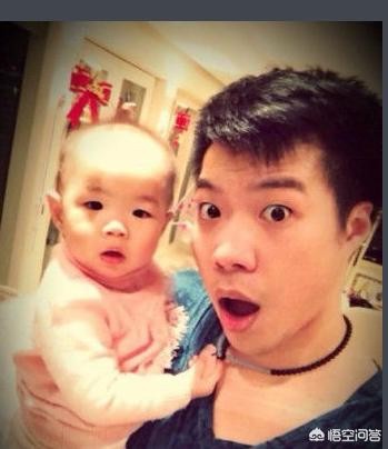 晒名表被怼假货，爆马苏料被告，黄毅清一个富二代为什么非要当网红？