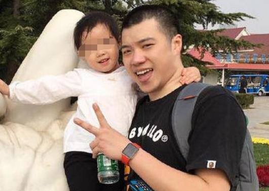 黄毅清泄露黄奕婚内私密照，网友：黄奕遇到他，倒了八辈子的霉
