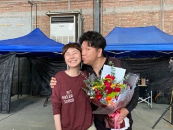 马伊琍与已婚男星贴脸亲吻，据说曾是文章好友，网友：贵圈真乱