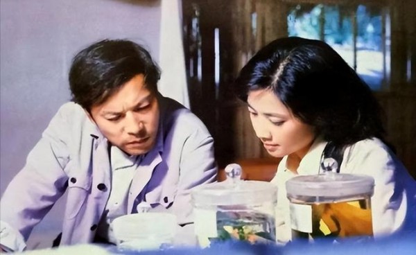 演员许云帆：娶黄志忠前妻何音，和继子处成朋友，结婚至今无子