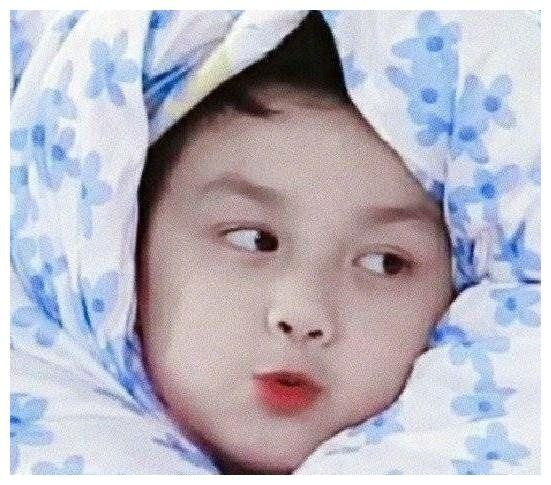明星都是从萌娃过来的，好吧！一眼王俊凯