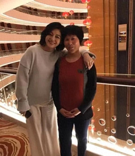 大S与保姆小杨姨亲密合照流出，原来她才是陪小玥儿最久的人
