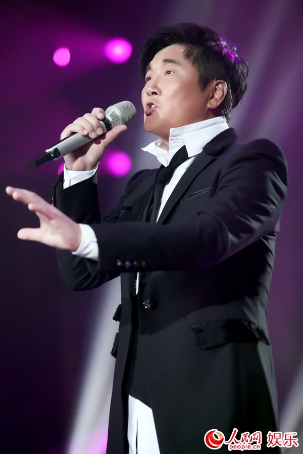 古巨基《歌手》告别秀哭成泪人 孙楠接棒主持