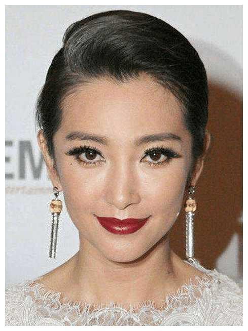女星公众场合来大姨妈，张钧甯最敬业，张韶涵最尴尬