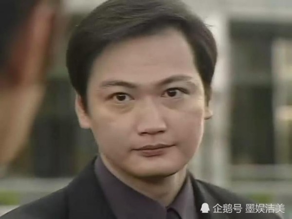 曾比欧阳震华还红，却因品行不正遭观众唾弃，如今靠夜场走秀糊口