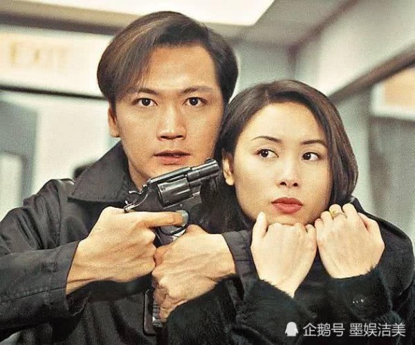 曾比欧阳震华还红，却因品行不正遭观众唾弃，如今靠夜场走秀糊口