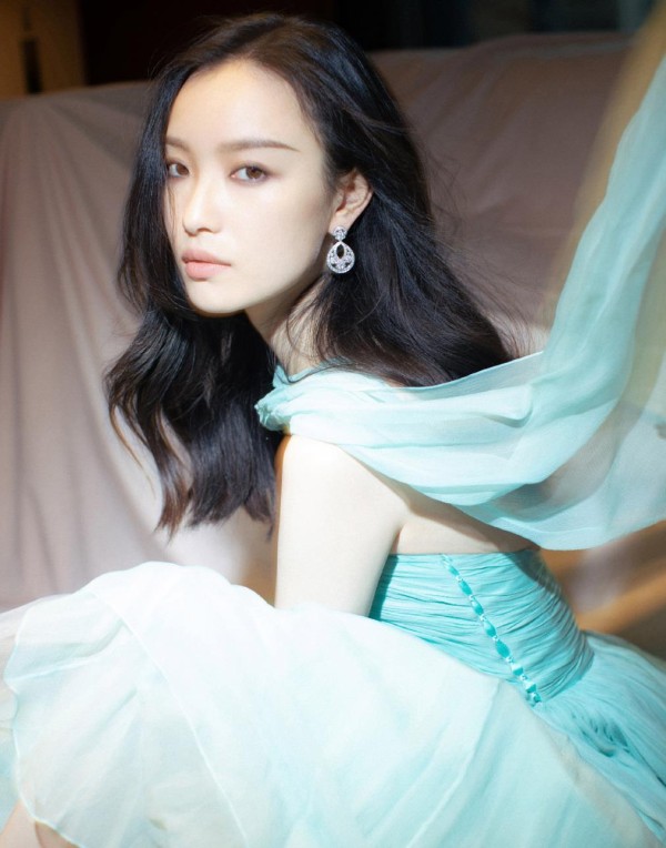 情谊打破娱乐圈体育圈壁垒，倪妮公开与冠军马龙妻子夏露是同学，身处不同行业多年情谊未减分毫