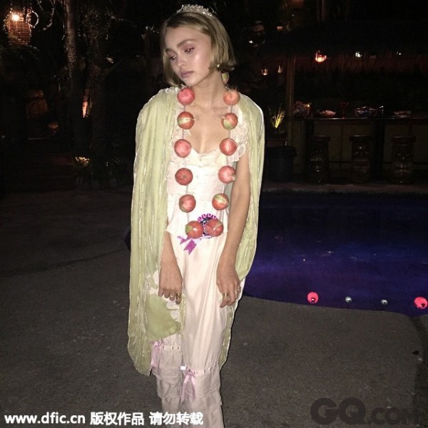 莱特写道：“我为莉莉萝丝感到好骄傲。她决定自己要参加这个计划，而我非常高兴地欢迎她加入这个家庭。”