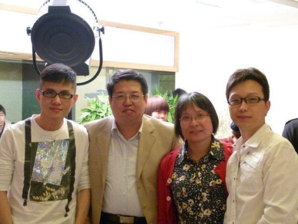 歌手石头近照:做过保安住过地下室,现北京有车房出场费不菲