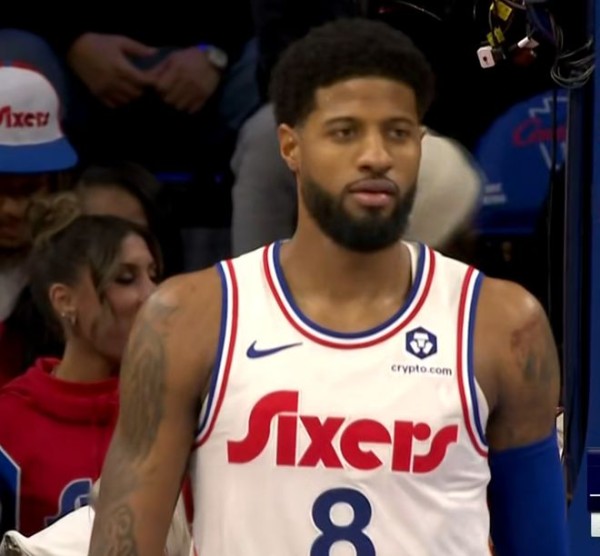 NBA最菜顶薪！3人两双带不动，22分钟0进球，比尔在他对面像战神
