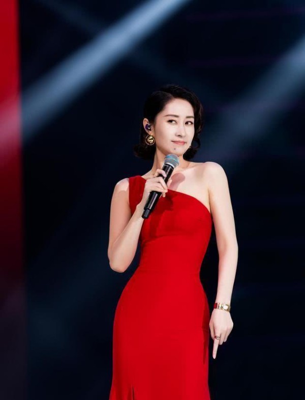 刘敏涛不知啥是女团，潘长江不认识蔡徐坤，明星与演员的差距有多大？