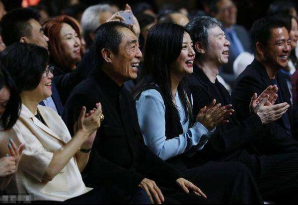 张艺谋怎么那么恨赵薇 两人互呛私下关系不和真相曝光