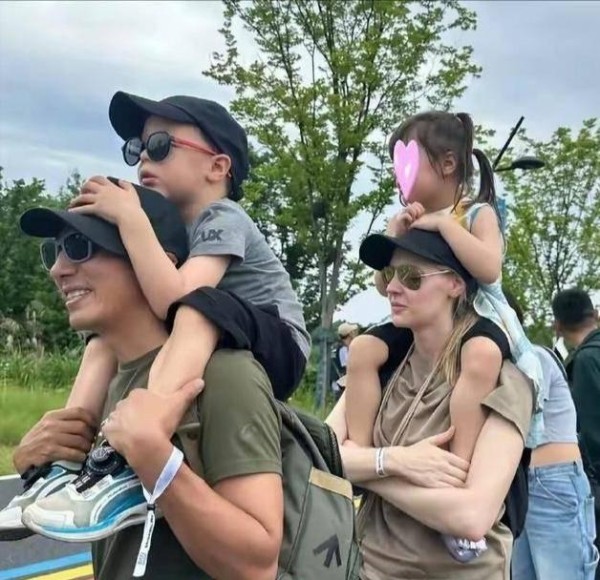 撒贝宁老婆近照曝光，36岁老态尽显，网友调侃：外国媳妇老得太快