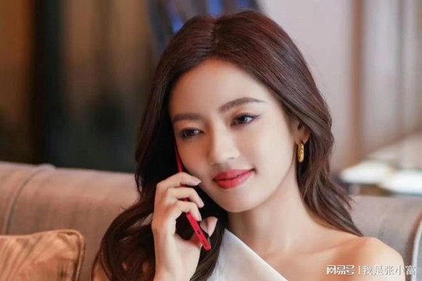 你比星光美丽：肖亦骁已婚有女身份曝光，栗俪还是错付了！