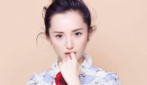 她是杨幂捧不红的人, 出演20部戏都不红, 最后选择解约