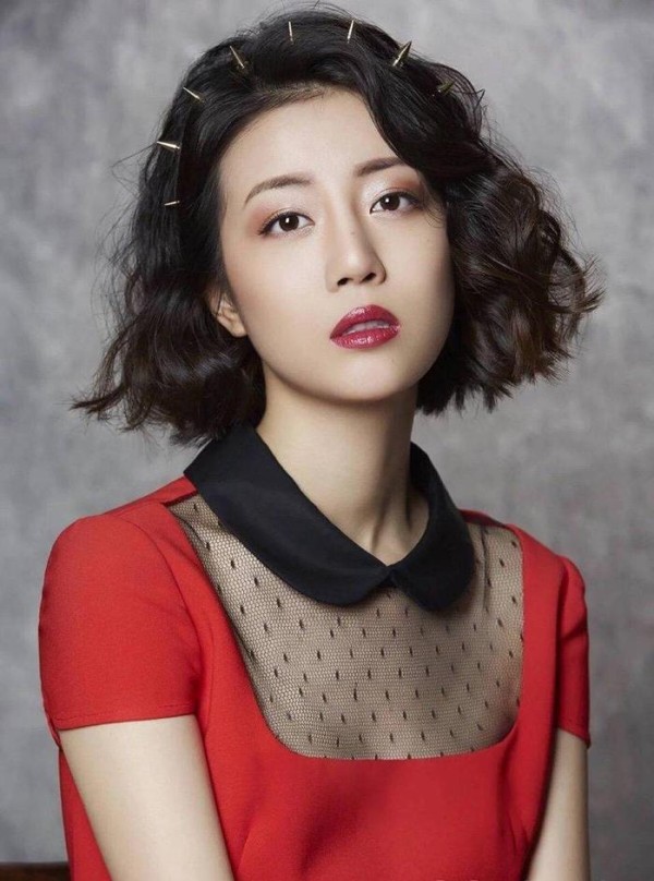 她是杨幂捧不红的人, 出演20部戏都不红, 最后选择解约