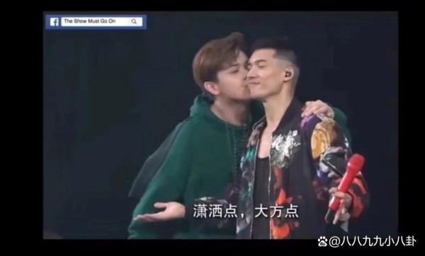 阿Sa舞台惊喜求婚，是真是假？演唱会趣闻引发热议