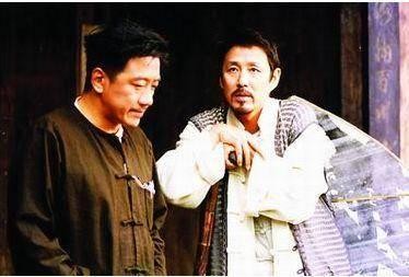 57岁因与胡歌搭档而红，32年从未传出过绯闻，如今活成人生赢家