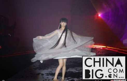 小彩旗的男朋友是谁？ 小彩旗绯闻情史有哪些