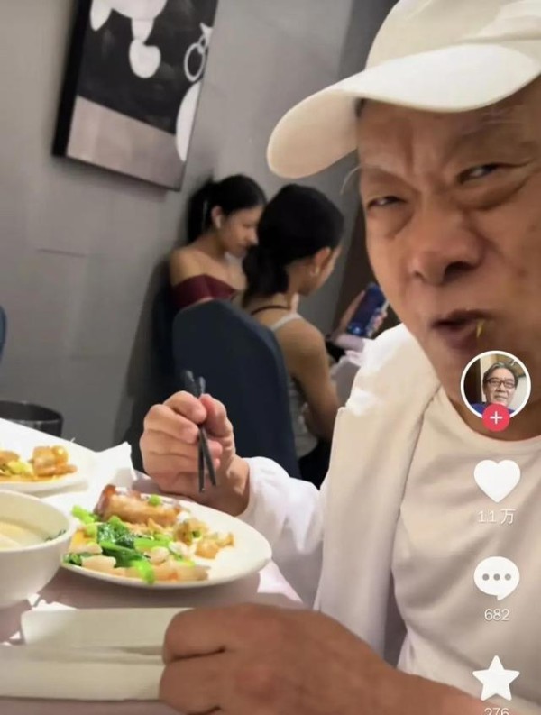 李立群与79岁凌峰共聚晚宴，展现成熟魅力